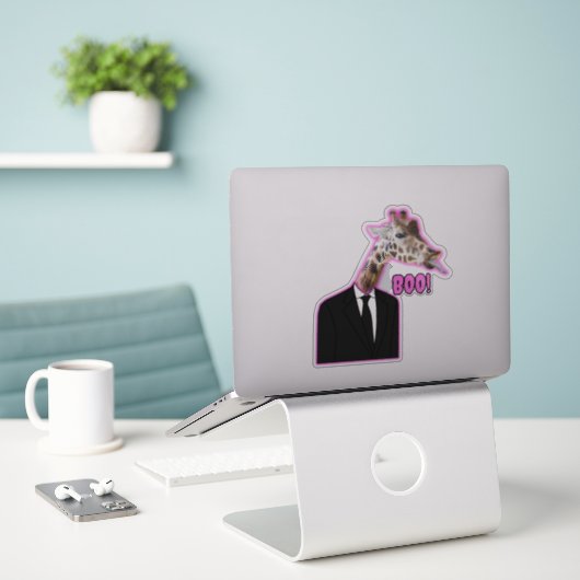 Funny Giraffe Sticker (Laptop op bureau)