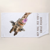 Funny Giraffe Tongue Out and Playful Wink - Smile Strandlaken (Voorkant)