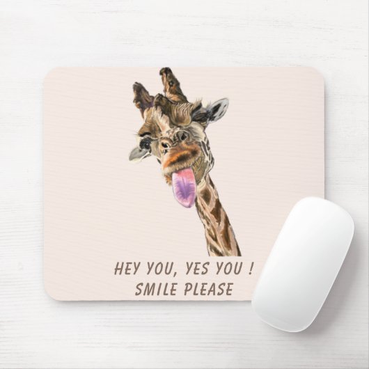 Funny Giraffe Tongue Out en Playful Wink Cartoon Muismat (Met muis)