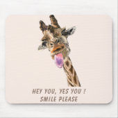 Funny Giraffe Tongue Out en Playful Wink Cartoon Muismat (Voorkant)