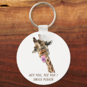 Funny Giraffe Tongue Out en Playful Wink Cartoon Sleutelhanger (Voorkant)