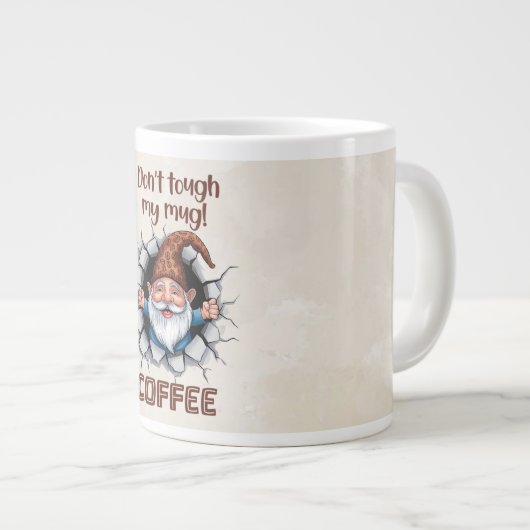 Funny Gnome Coffee Mug – “Don’t Touch My Mug Grote Koffiekop (Voorkant rechts)