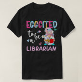 Funny Gnome Eggnoemde als een Librarian Bunny East T-shirt (Design voorkant)