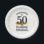Funny Gold Glitter Fabulous 50th Birthday Papieren Bordje<br><div class="desc">Sparkly gold glitter en zwart-wit grappig bord op verjaardagsfeestje met "50 en verbluffend" citaat kan voor elke leeftijd worden aangepast en gepersonaliseerd met de naam van het feestmeisje. Deel van een collectie van het sassy verjaardagsdecor.</div>
