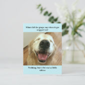 Funny Golden Retriever Grape Joke Meme Briefkaart (Staand voorkant)