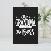 Funny Grandma is Baas Moederdag Kaart (Staand voorkant)