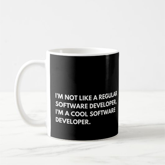 Funny grapheus van softwareontwikkelaar zeggen koffiemok (Links)
