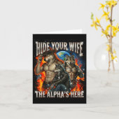 Funny Graphic Tee Hide Your Wife The Alpha Is Here Kaart (Gele Bloem)