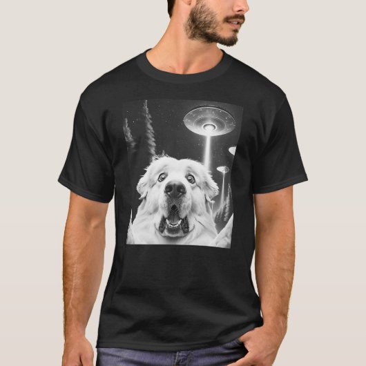 Funny Great Pyrenees Alien UFO Taking a Selfie Dog T-shirt (Voorkant)