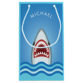 Funny Great White Shark Birthday w/Jouw naam Klein Cadeauzakje (Achterkant)
