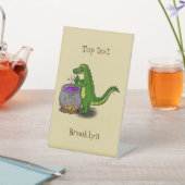 Funny green alligator kook cartoon reclamebord met voetstuk (Insitu)