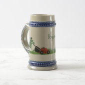 Funny green frog mowing grawn cartoon bierpul (Voorkant links)