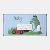 Funny green frog mowing grawn cartoon bureaumat (Keyboard & Muis)