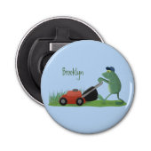 Funny green frog mowing grawn cartoon button flesopener (Voorkant)