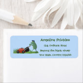 Funny green frog mowing grawn cartoon etiket (Insitu)