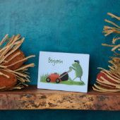 Funny green frog mowing grawn cartoon fotoplaat (Zijkant)