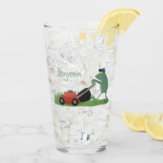 Funny green frog mowing grawn cartoon glas (Achterkant ijs)