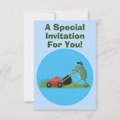 Funny green frog mowing grawn cartoon kaart (Achterkant)