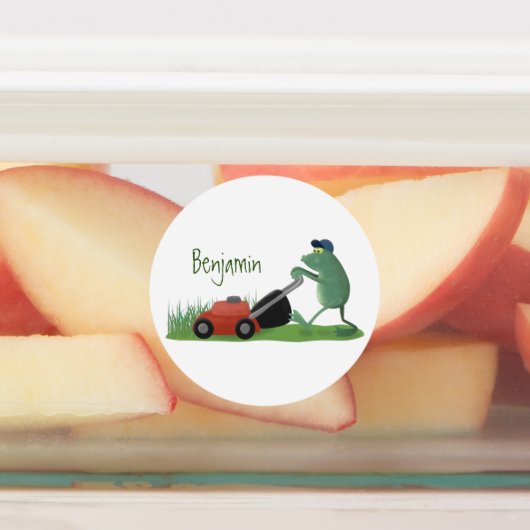 Funny green frog mowing grawn cartoon labels (Aangebracht)