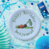 Funny green frog mowing grawn cartoon papieren bordje (Feest)