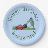 Funny green frog mowing grawn cartoon papieren bordje (Voorkant)