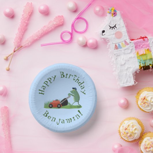 Funny green frog mowing grawn cartoon papieren kommen (Feest)