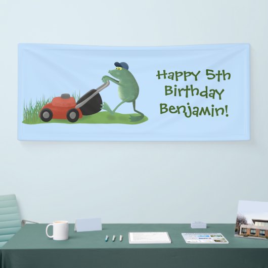 Funny green frog mowing grawn cartoon spandoek (Beurs)