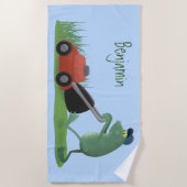 Funny green frog mowing grawn cartoon strandlaken (Voorkant)