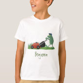 Funny green frog mowing grawn cartoon t-shirt (Voorkant)