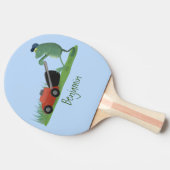 Funny green frog mowing grawn cartoon tafeltennisbatje (Zijkant)