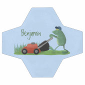 Funny green frog mowing grawn cartoon voetbal (Enkel)