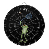Funny green frog swatting fly cartoon dartbord (Voorkant)