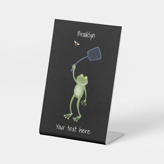 Funny green frog swatting fly cartoon reclamebord met voetstuk (Voorkant)