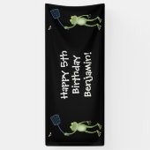 Funny green frog swatting fly cartoon spandoek (Verticaal)