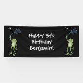 Funny green frog swatting fly cartoon spandoek (Horizontaal)