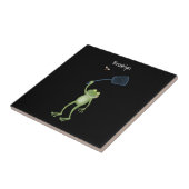 Funny green frog swatting fly cartoon tegeltje (Zijkant)