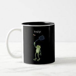 Funny green frog swatting fly cartoon tweekleurige koffiemok