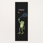 Funny green frog swatting fly cartoon yogamat (Achterkant)