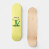 Funny green glimlach animated iguana lizard persoonlijk skateboard (Voorkant)