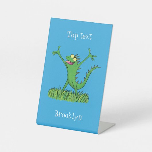 Funny green glimlach animated iguana lizard reclamebord met voetstuk (Voorkant)
