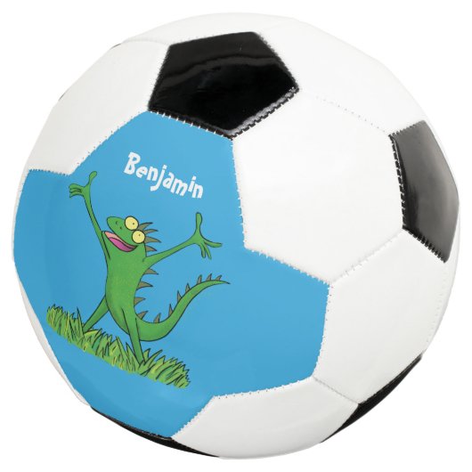 Funny green glimlach animated iguana lizard voetbal (Drie kwart)
