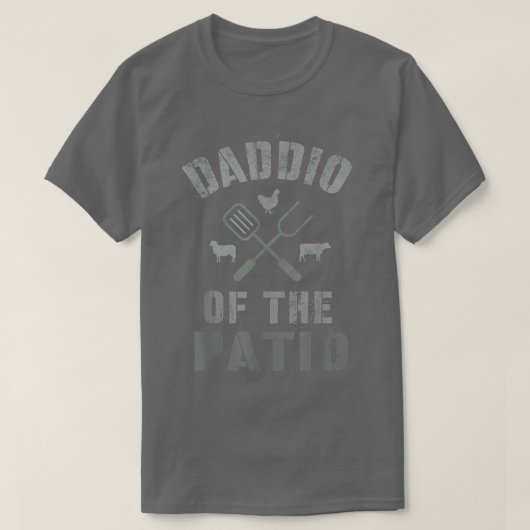 Funny Grilling Dad DADDIO VAN DE PATIO BBQ Grill C T-shirt (Design voorkant)