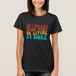Funny Groovy ben ik thuis aan het werken of aan he T-shirt