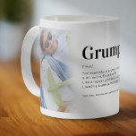 Funny Grumpa Definition Grandpa Photo Coffee Mok<br><div class="desc">Een perfecte gave voor een gruwelijke opa met twee familiefoto's van de kleinkinderen,  en een grappige definitie van het woord Grumpa die gemakkelijk gepersonaliseerd kan worden.</div>
