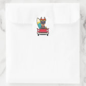 Funny Guard Dog rijdt naar het strand Ronde Sticker (Tas)