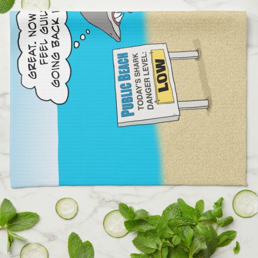 Funny Guilty Shark op strand Theedoek (Gevouwen)