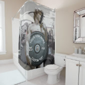 Funny Gym Eigenaar Fitness David Holding Weight Douchegordijn (In situ)