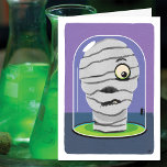 Funny Halloween Happy Birthday uit je mama Kaart<br><div class="desc">Een mummyhoofd wordt in een monsterpot gehouden. Maar wacht, hij is niet alleen. Een vlieg is ook onder glas, met het oog op de eenmalig slaapmummy hoofd. Wat verontrustend. -Afgedrukt op 12O lb gewichtspapier van hoge kwaliteit - Gemaakt en gedrukt in de VS - Stickers worden apart verkocht: Happy Birthday...</div>