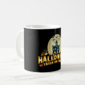 Funny Halloween Trick or treat Scary Koffiemok (Voorkant links)