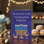 Funny Hanukkah Menorah Cocktails Drink Feestdagen Kaart<br><div class="desc">Dit ontwerp is gemaakt van mijn één-van-een-soort vloeibaar acrylschilderij. Het kan worden gepersonaliseerd door op de knop Aanpassen te klikken en de naam, initialen of woorden te wijzigen. U kunt de tekstkleur en de stijl ook veranderen of de tekst voor een slechts ontwerp van het afbeelding schrappen. Neem contact met...</div>